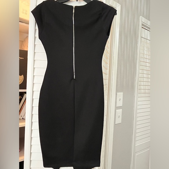 Sleek black dress - Picture 2 of 2